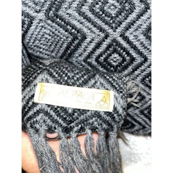 100% Alpaca Black/Gray Geometric Pattern Fringe Scarf Wrap Women's Size OS - Picture 5 of 8
